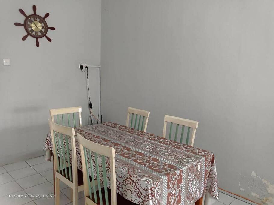 Taufiq 34 Klia Sepang With 3 Airconds & Free Wi-Fi Villa Banting  Eksteriør billede