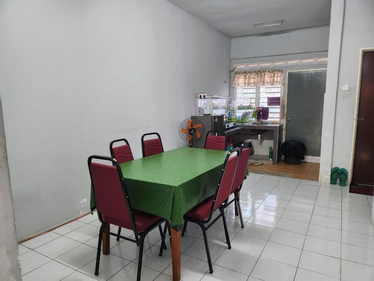 Taufiq 34 Klia Sepang With 3 Airconds & Free Wi-Fi Villa Banting  Eksteriør billede