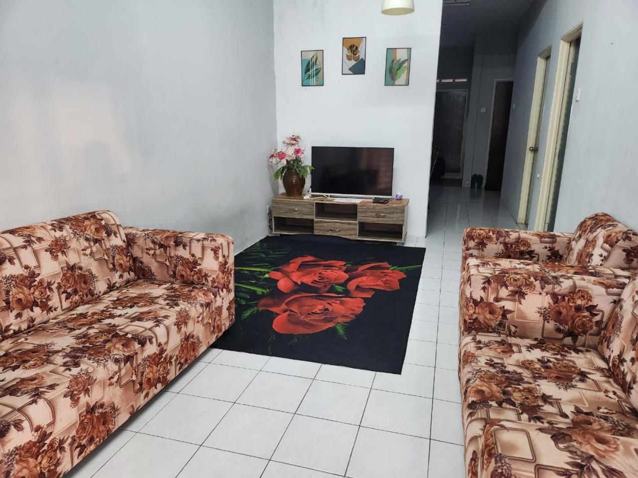 Taufiq 34 Klia Sepang With 3 Airconds & Free Wi-Fi Villa Banting  Eksteriør billede