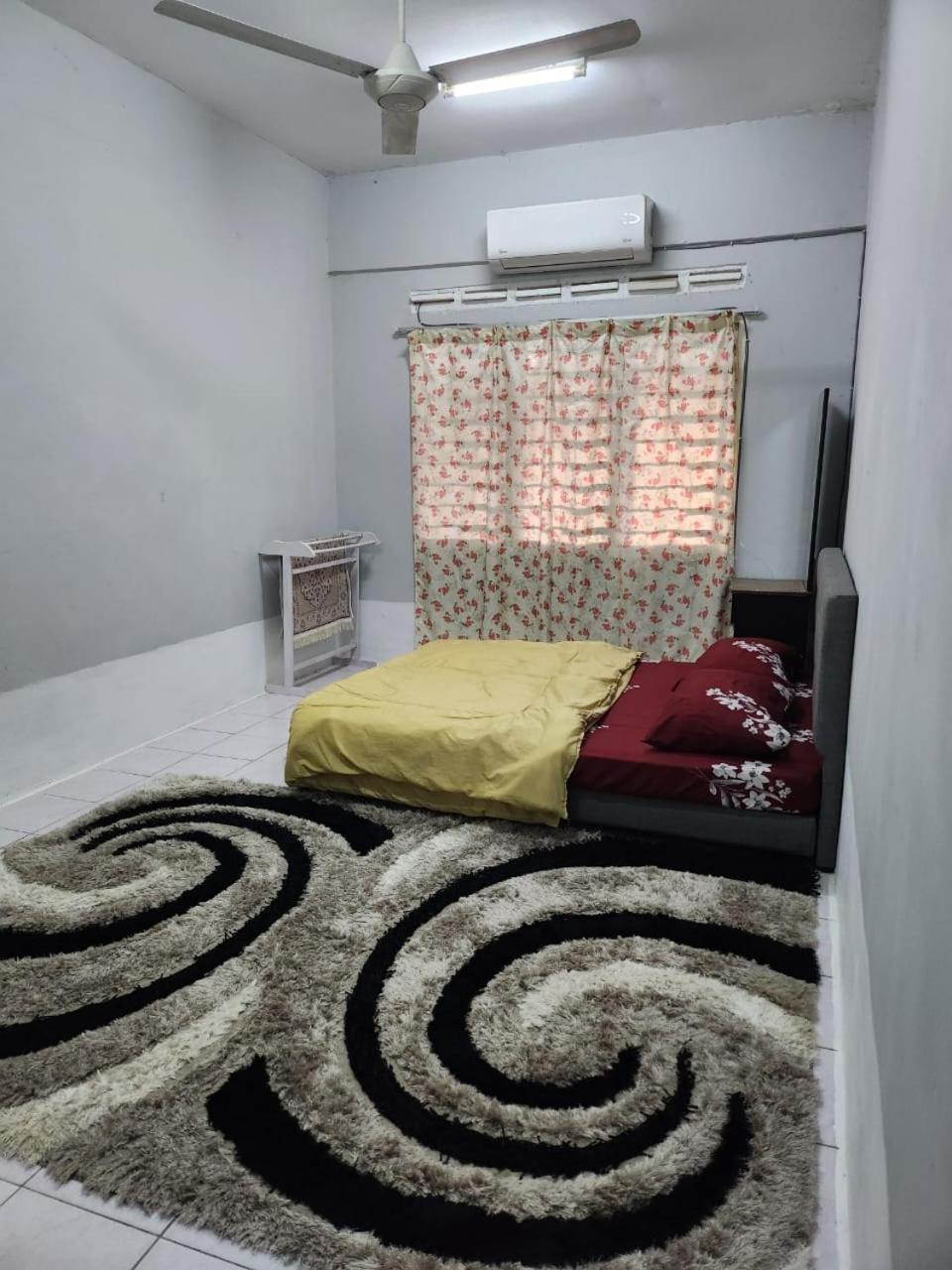 Taufiq 34 Klia Sepang With 3 Airconds & Free Wi-Fi Villa Banting  Eksteriør billede