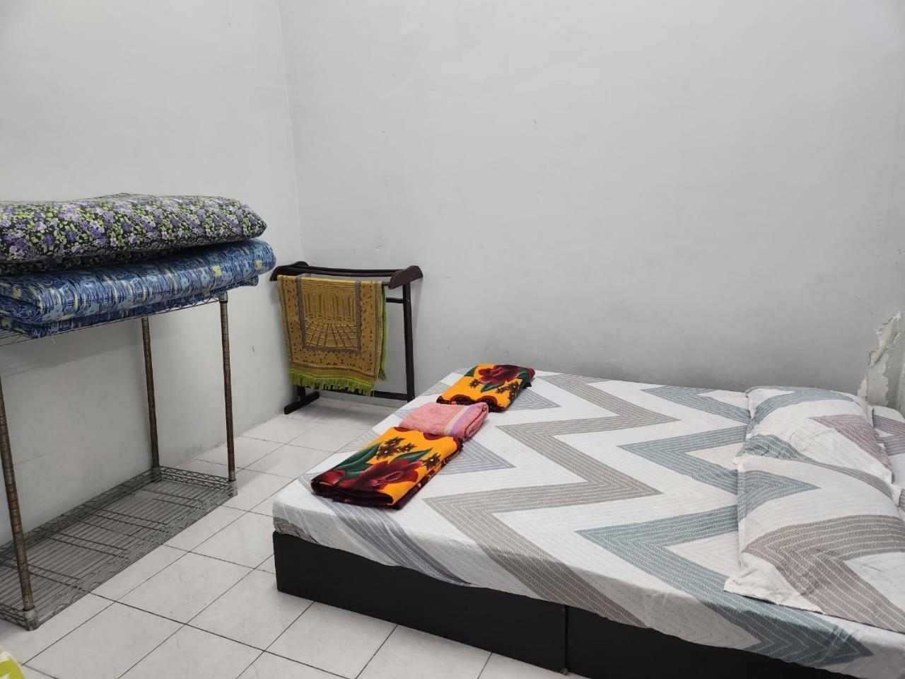 Taufiq 34 Klia Sepang With 3 Airconds & Free Wi-Fi Villa Banting  Eksteriør billede