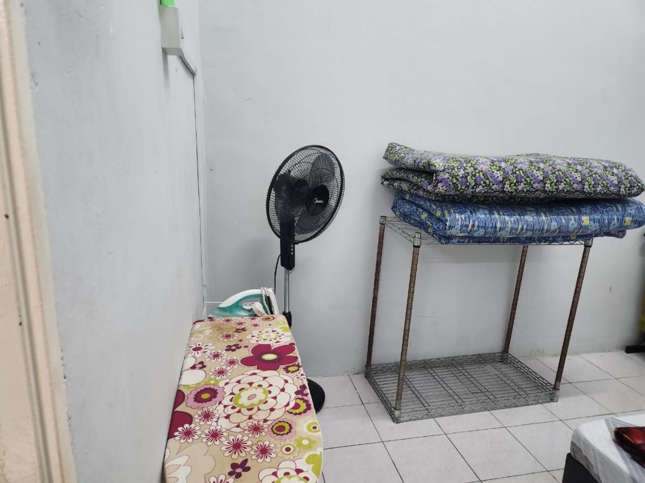 Taufiq 34 Klia Sepang With 3 Airconds & Free Wi-Fi Villa Banting  Eksteriør billede